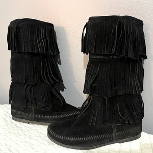 NIB-- MINNETONKA black 3-Layer Fringe Boots